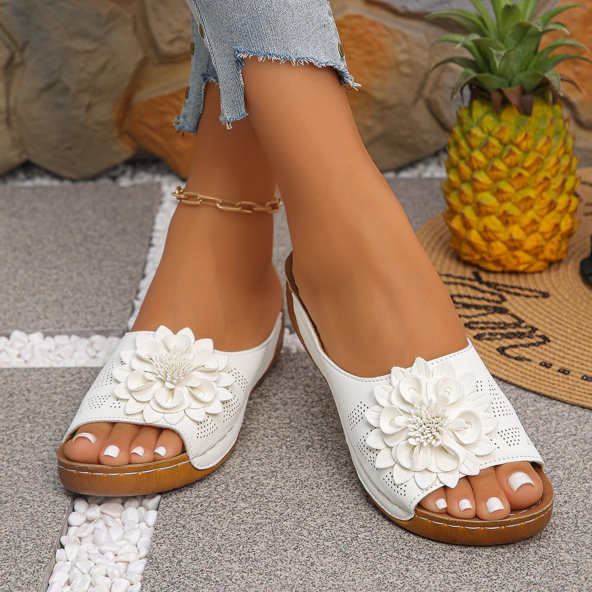 Flower slippers women s slope heel with thick bottom summer cool slippers new outer wear 36 чорний
Flower slippers women s slope heel with thick bottom summer cool slippers new outer wear 36 чорний