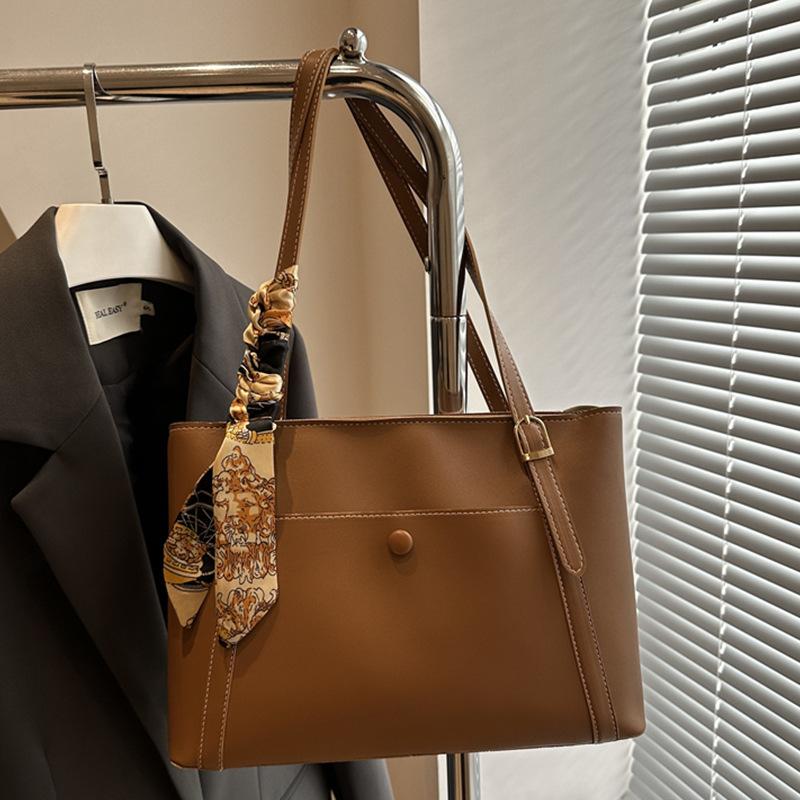 Лето 2025 новые женские сумки высокой ценности большой вместимости портативные сумки для мамы модные и стильные многослойные на плечо сумки-мессенджеры светло-коричневого
Лето 2025 новые женские сумки высокой ценности большой вместимости портативные сумки для мамы модные и стильные многослойные на плечо сумки-мессенджеры светло-коричневого