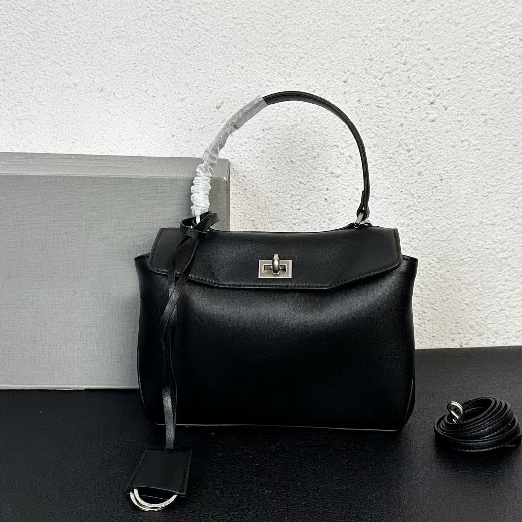 Мотоциклетная сумка прямого пошива с замком из воловьей кожи и переносной сумкой через плечо практична и имеет большую вместимость 23x8x10cm
Мотоциклетная сумка прямого пошива с замком из воловьей кожи и переносной сумкой через плечо практична и имеет большую вместимость 23x8x10cm