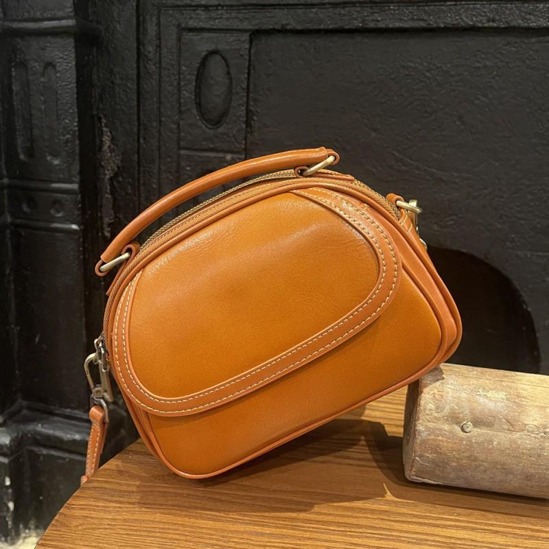Soft Leather Bag First Layer Cowhide Vegetable Tanned Small Round Live Broadcast Portable Cross-body Retro Genuine Women s 851 23x9x17cm
Soft Leather Bag First Layer Cowhide Vegetable Tanned Small Round Live Broadcast Portable Cross-body Retro Genuine Women s 851 23x9x17cm