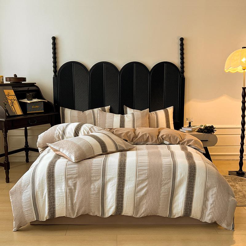 Warm Cotton Jacquard Four-Piece Set: Autumn/Winter Skin-Friendly and Soft 1.2 Three-piece: Duvet 150*200, Sheet 180*230
Warm Cotton Jacquard Four-Piece Set: Autumn/Winter Skin-Friendly and Soft 1.2 Three-piece: Duvet 150*200, Sheet 180*230