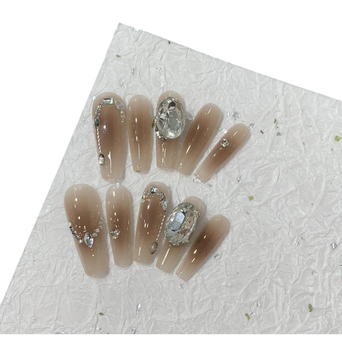 Бело-коричневая румяная и размытая атмосфера осенью и зимой S
Бело-коричневая румяная и размытая атмосфера осенью и зимой S