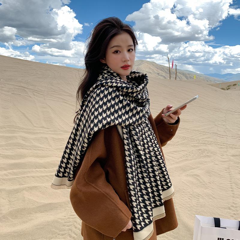Imitation Cashmere Scarf for Women Winter New Houndstooth Scarf Fashion Versatile Shawl Lengthened Widened Thickened Scarf 190*65cm
Imitation Cashmere Scarf for Women Winter New Houndstooth Scarf Fashion Versatile Shawl Lengthened Widened Thickened Scarf 190*65cm