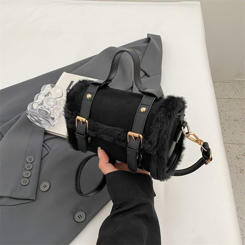 Trendy 2023 French Niche Plush Shoulder Handbag for Autumn & Winter рожевий
Trendy 2023 French Niche Plush Shoulder Handbag for Autumn & Winter рожевий