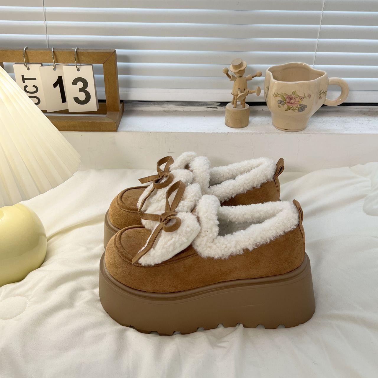 Cute Birkenstocks, one-pedal loafers, fluffy shoes, winter thick-soled warm cotton shoes, women s bow velvet 40 жовтий
Cute Birkenstocks, one-pedal loafers, fluffy shoes, winter thick-soled warm cotton shoes, women s bow velvet 40 жовтий