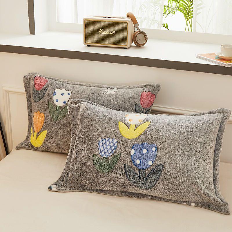 Теплая наволочка из флиса со снежинками в паре с теплой кожаной наволочкой из флиса и наволочкой из кораллового флиса для зимы
Теплая наволочка из флиса со снежинками в паре с теплой кожаной наволочкой из флиса и наволочкой из кораллового флиса для зимы