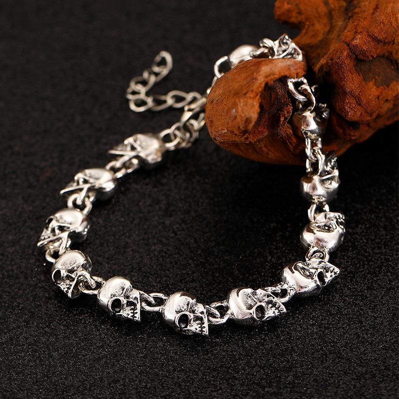 Винтажный готический браслет из сплава с бусинами в виде головы скелета для женщин и мужчин, панк, хип-хоп, рок, крутой браслет, ювелирные аксессуары, подарки
Винтажный готический браслет из сплава с бусинами в виде головы скелета для женщин и мужчин, панк, хип-хоп, рок, крутой браслет, ювелирные аксессуары, подарки