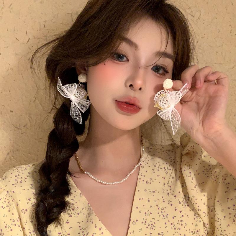 Silver needle raffia pearl bow pendant earrings temperament fashion stud earrings niche fashion versatile earrings
Silver needle raffia pearl bow pendant earrings temperament fashion stud earrings niche fashion versatile earrings