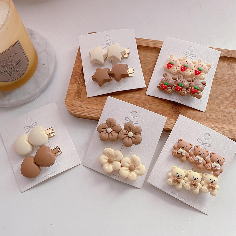 Заколки для волос в корейском стиле с милым медведем, звездой и цветком для девочек, детские заколки для волос, повязка на голову, заколки для волос, аксессуары для волос для маленьких девочек
Заколки для волос в корейском стиле с милым медведем, звездой и цветком для девочек, детские заколки для волос, повязка на голову, заколки для волос, аксессуары для волос для маленьких девочек