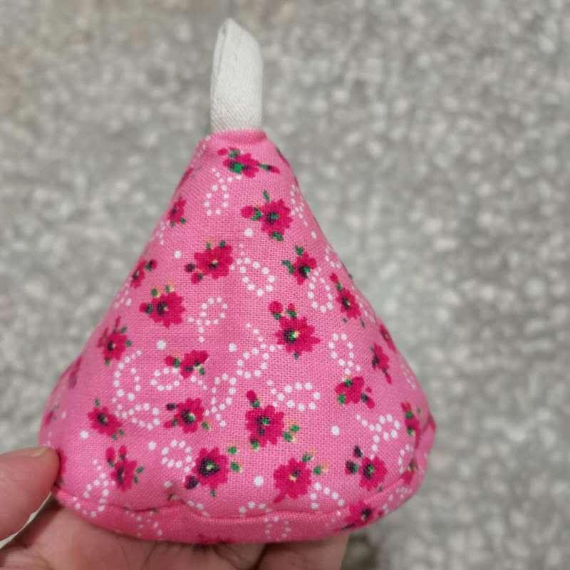 1 шт. Треугольная крышка для кастрюли с изображением животных из мультфильма, хлопковая кухонная изоляционная ручка-зажим, перчатка, рождественский подарок
1 шт. Треугольная крышка для кастрюли с изображением животных из мультфильма, хлопковая кухонная изоляционная ручка-зажим, перчатка, рождественский подарок