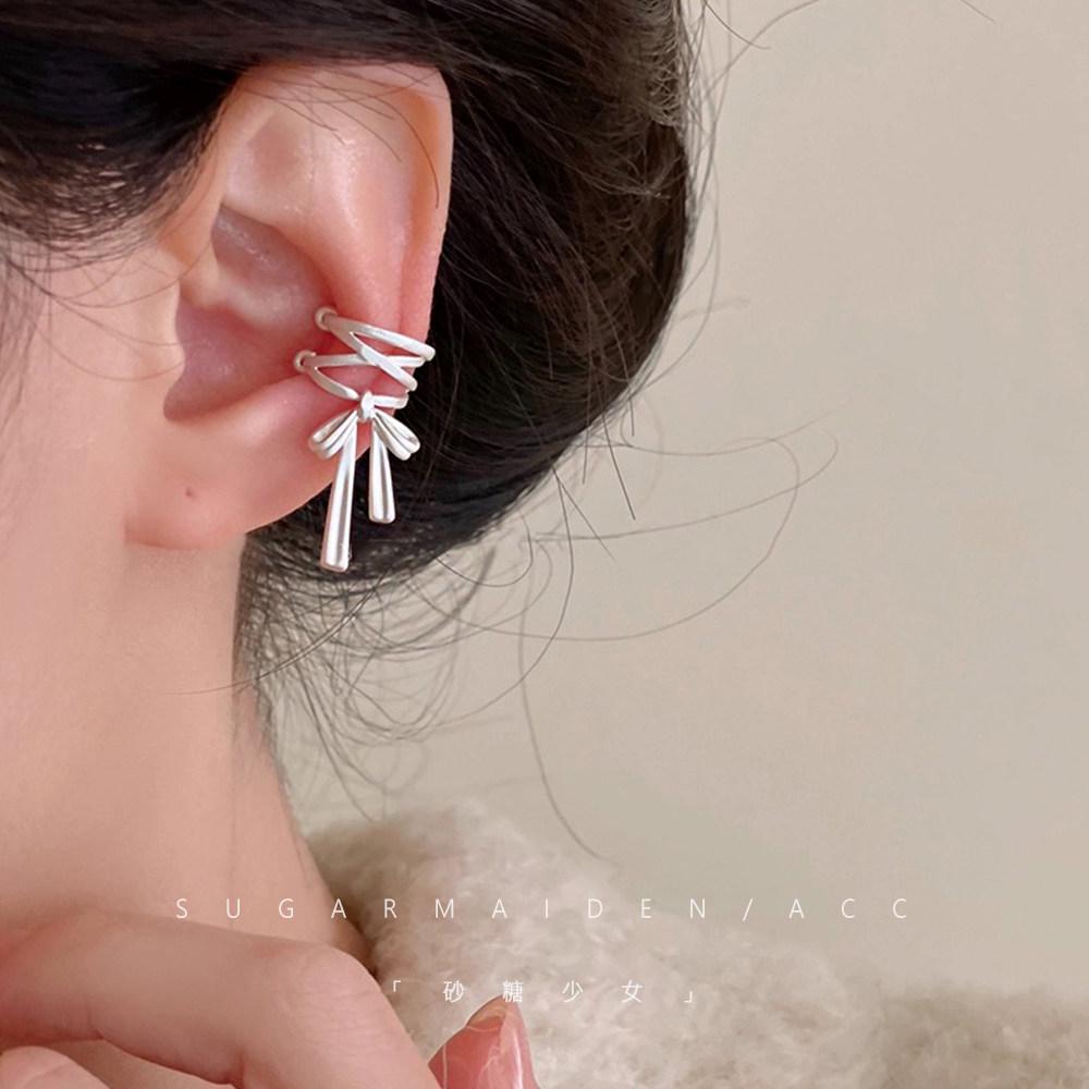 Alice in Wonderland Luxury Bow Ribbon Ear Cuff - No Piercing Needed
Alice in Wonderland Luxury Bow Ribbon Ear Cuff - No Piercing Needed