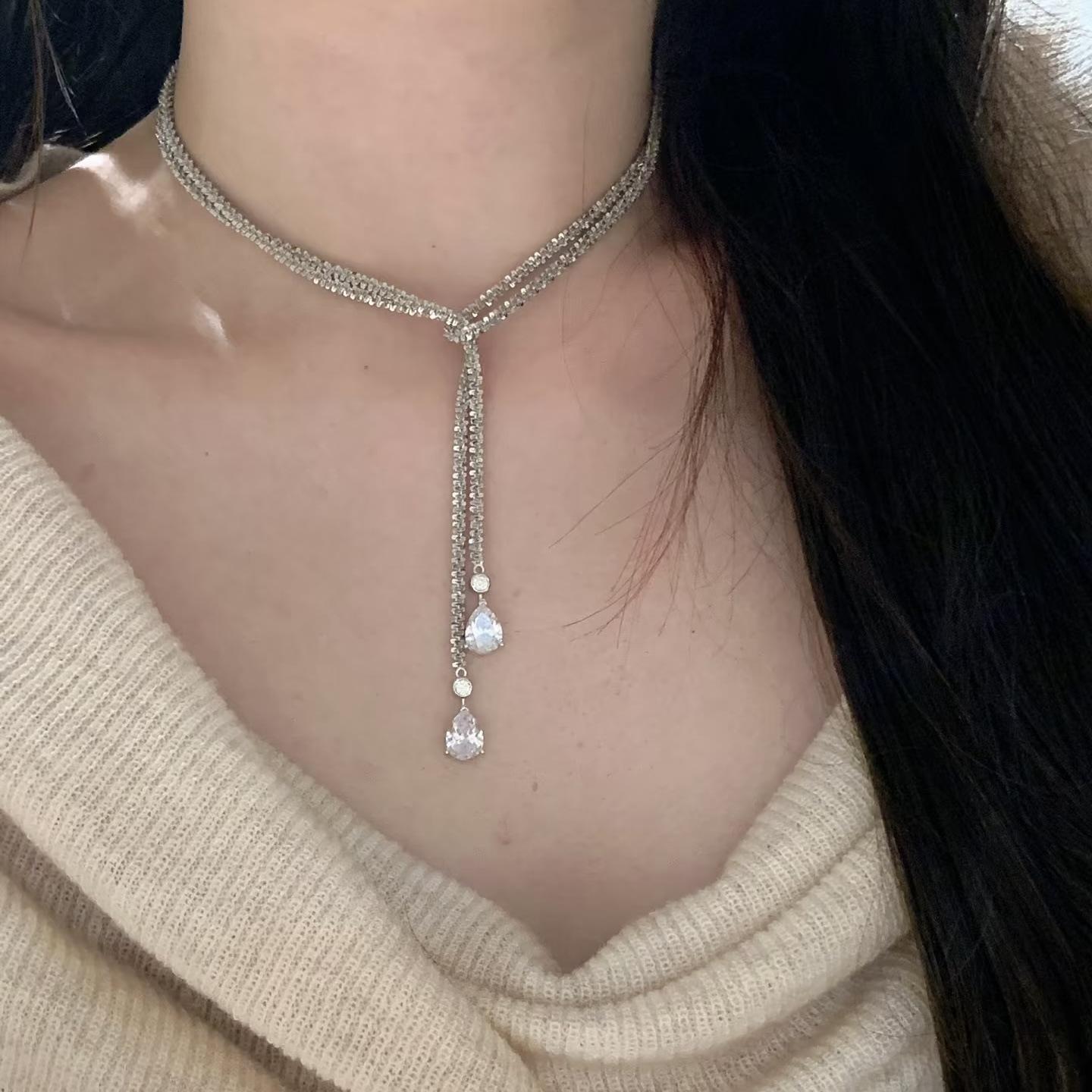 Fashion light luxury waist chain multiple ways to wear Glossy luxury sparkling water droplet diamond sweater chain срібний
Fashion light luxury waist chain multiple ways to wear Glossy luxury sparkling water droplet diamond sweater chain срібний