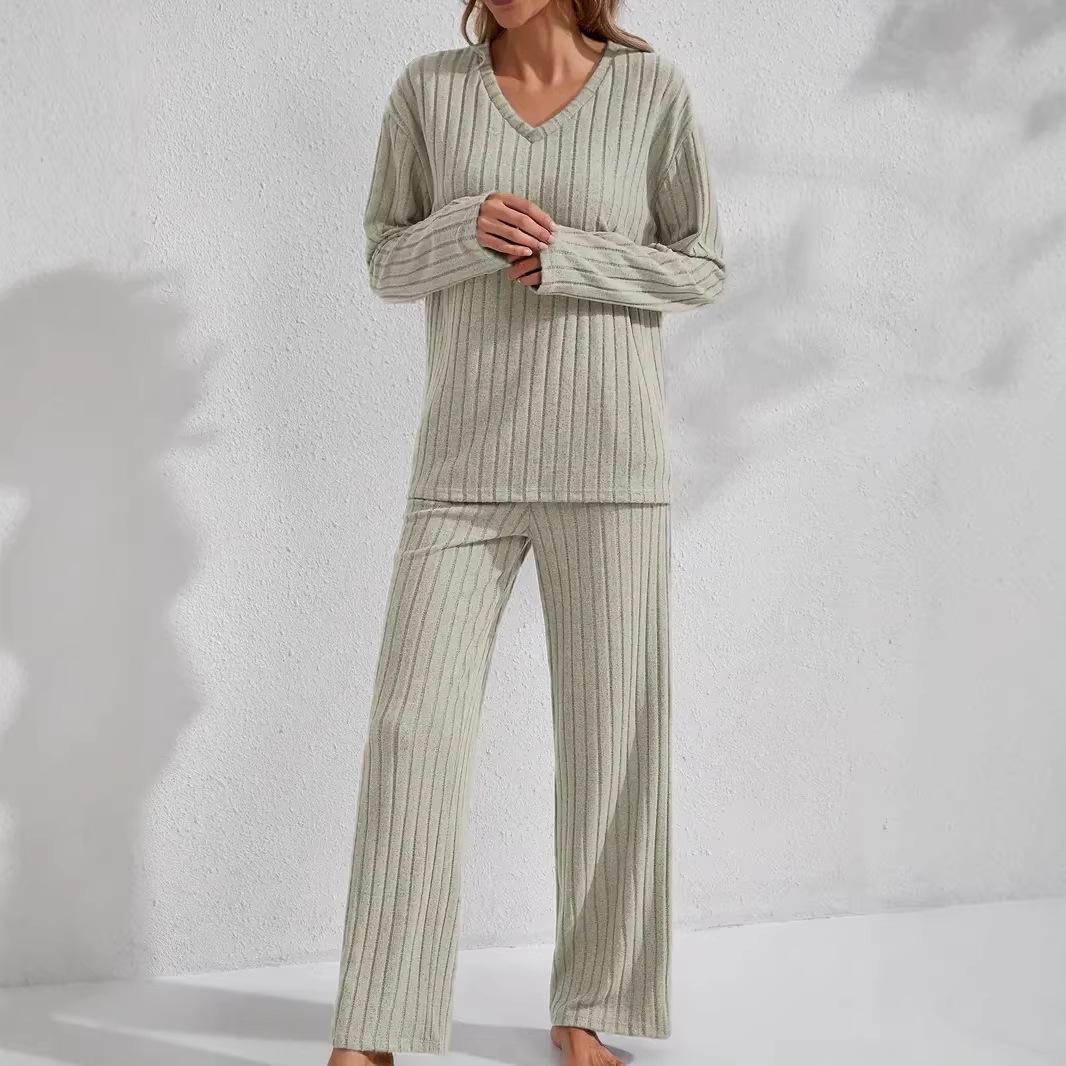 European & American Plus Size Women s Soft Knit Sportswear Set - Loose V-Neck Top X-Large
European & American Plus Size Women s Soft Knit Sportswear Set - Loose V-Neck Top X-Large