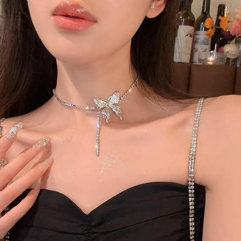 Elegant Statement Shiny Butterfly Pendant Necklace Rhinestone Chain for Women Bling Chain Crystal Choker Necklace Party Jewelry
Elegant Statement Shiny Butterfly Pendant Necklace Rhinestone Chain for Women Bling Chain Crystal Choker Necklace Party Jewelry