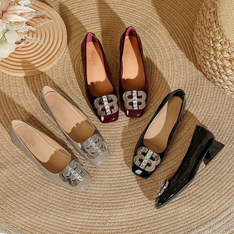 Temperament rhinestone buckle comfortable low heel single shoes new square head mid heel shoes red high heels 35 бордовий
Temperament rhinestone buckle comfortable low heel single shoes new square head mid heel shoes red high heels 35 бордовий