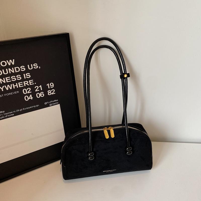 Large-capacity bag women s autumn and winter retro new versatile shoulder underarm bag casual commuter pillow bag
Large-capacity bag women s autumn and winter retro new versatile shoulder underarm bag casual commuter pillow bag