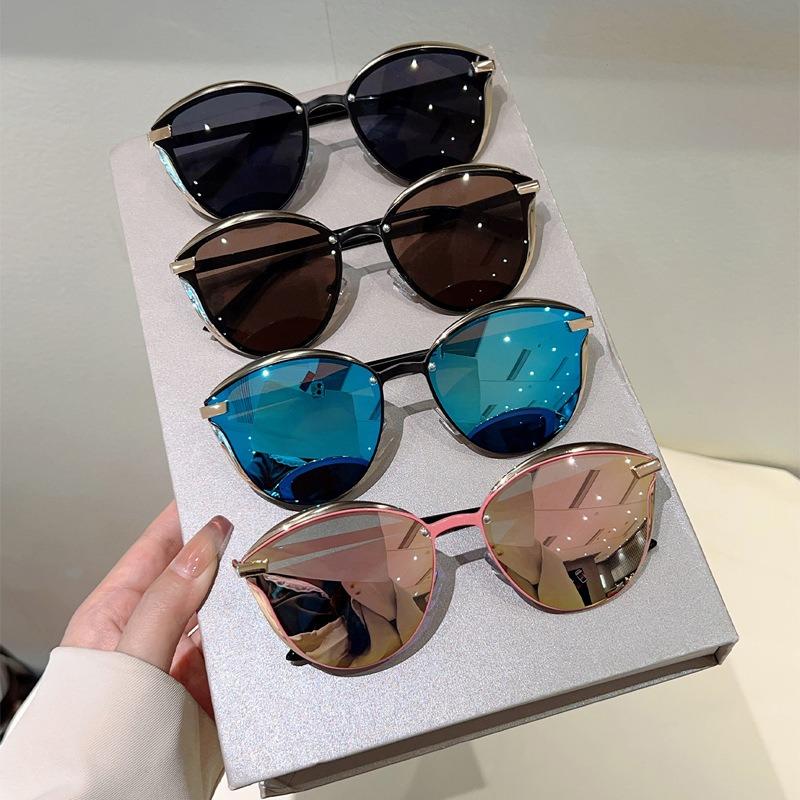 4pcs Retro Pilot Glasses, Metal Frame, Suitable for Both Women and Men, for Driving, Parties, and Daily Use
4pcs Retro Pilot Glasses, Metal Frame, Suitable for Both Women and Men, for Driving, Parties, and Daily Use