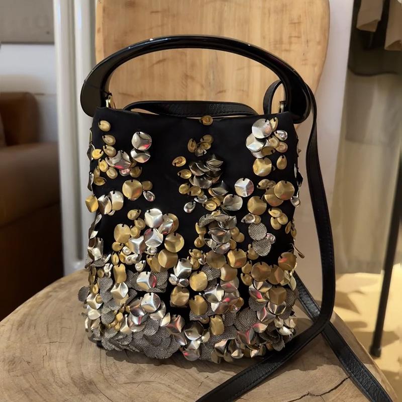 High-End Fashionable Exquisite Sequined Hand-Hand Bucket Bag European American Style Handcrafted Single-Shoulder Bag чёрный
High-End Fashionable Exquisite Sequined Hand-Hand Bucket Bag European American Style Handcrafted Single-Shoulder Bag чёрный