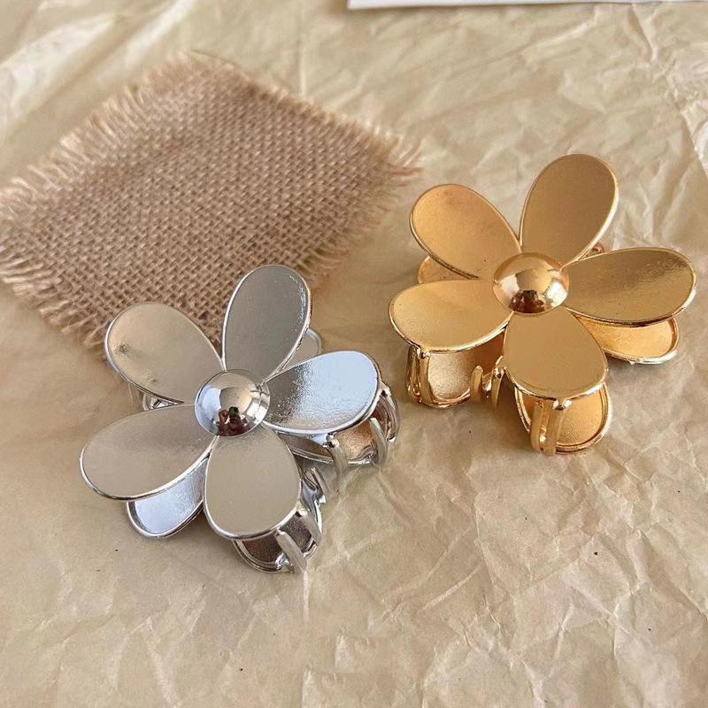 Flower Metal Hair Grab Minimalist Temperament Large Shark Clip Half Zip Hair Clip Gold Clip Alloy Small Hollow Accessories
Flower Metal Hair Grab Minimalist Temperament Large Shark Clip Half Zip Hair Clip Gold Clip Alloy Small Hollow Accessories