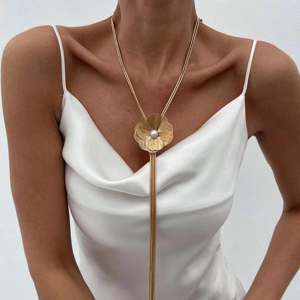 Fashion Long Tassels Chest Chain Pearl 3D Flower Pendants Sweater Chain For Women золотой
Fashion Long Tassels Chest Chain Pearl 3D Flower Pendants Sweater Chain For Women золотой