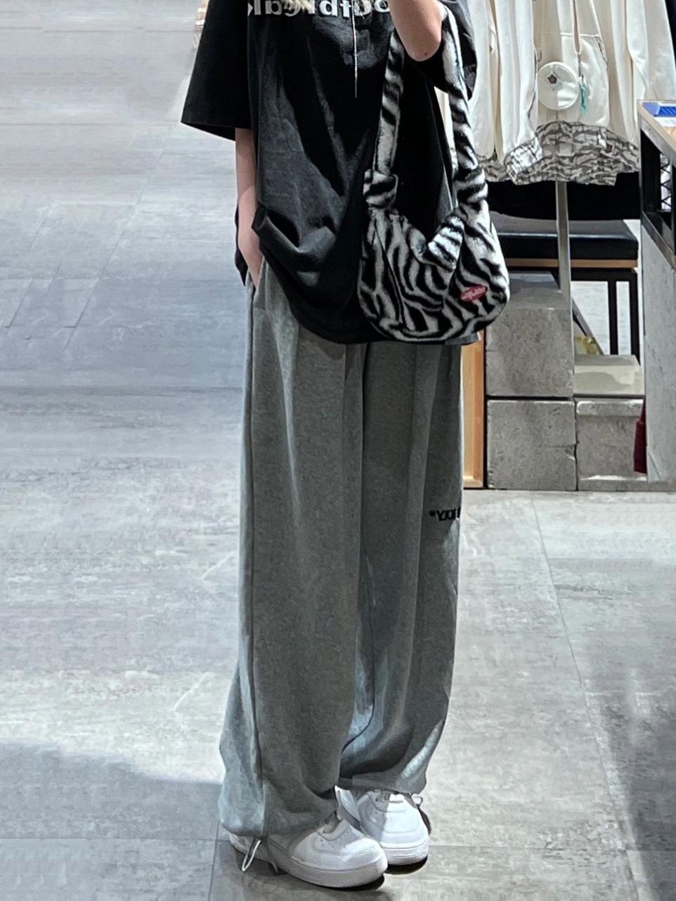 Women s Gray Velvet Thickened Casual High Waist Wide-Leg Pants - Petite Straight Style for Spring/Autumn XL
Women s Gray Velvet Thickened Casual High Waist Wide-Leg Pants - Petite Straight Style for Spring/Autumn XL