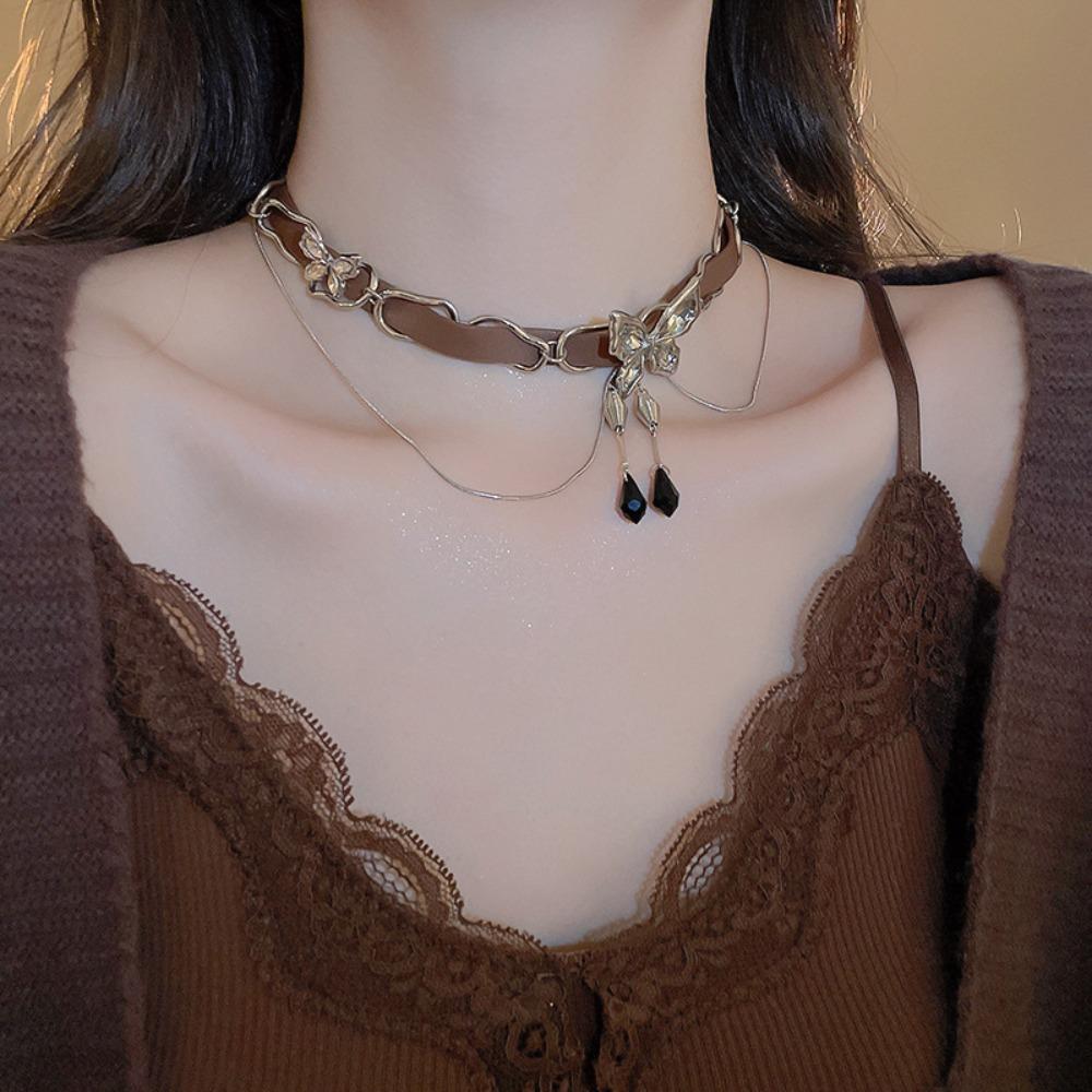 Retro Butterfly Collar Bone Chain Rhinestone Butterfly Pendant Choker Jewelry Accessories коричневий
Retro Butterfly Collar Bone Chain Rhinestone Butterfly Pendant Choker Jewelry Accessories коричневий