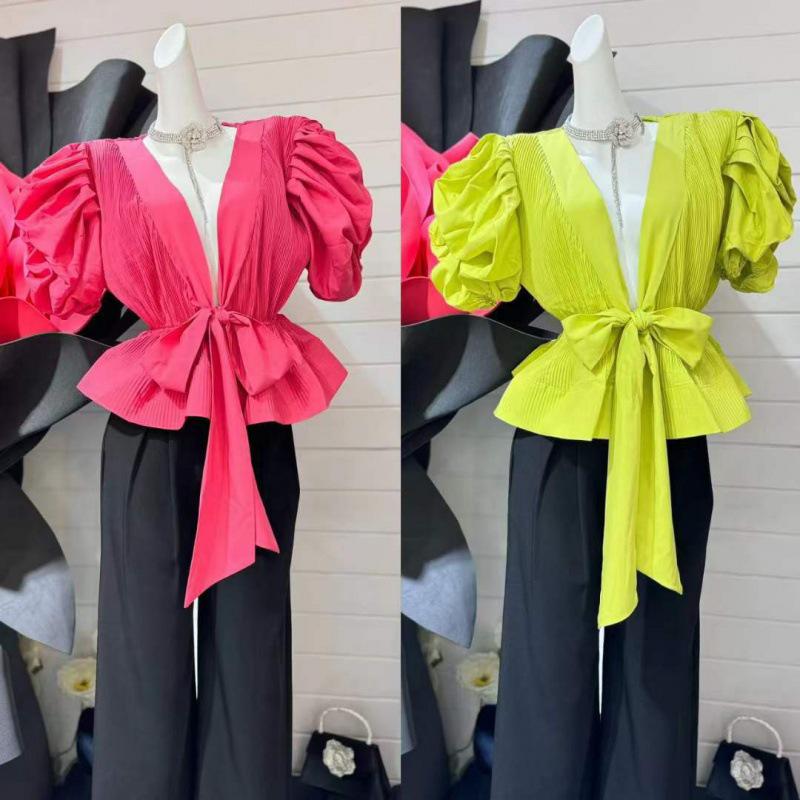 2024 Summer Retro Puff Sleeve V-Neck Shirt with Ruffled Tie Waist and Pleated Short Sleeves One Size фуксія
2024 Summer Retro Puff Sleeve V-Neck Shirt with Ruffled Tie Waist and Pleated Short Sleeves One Size фуксія