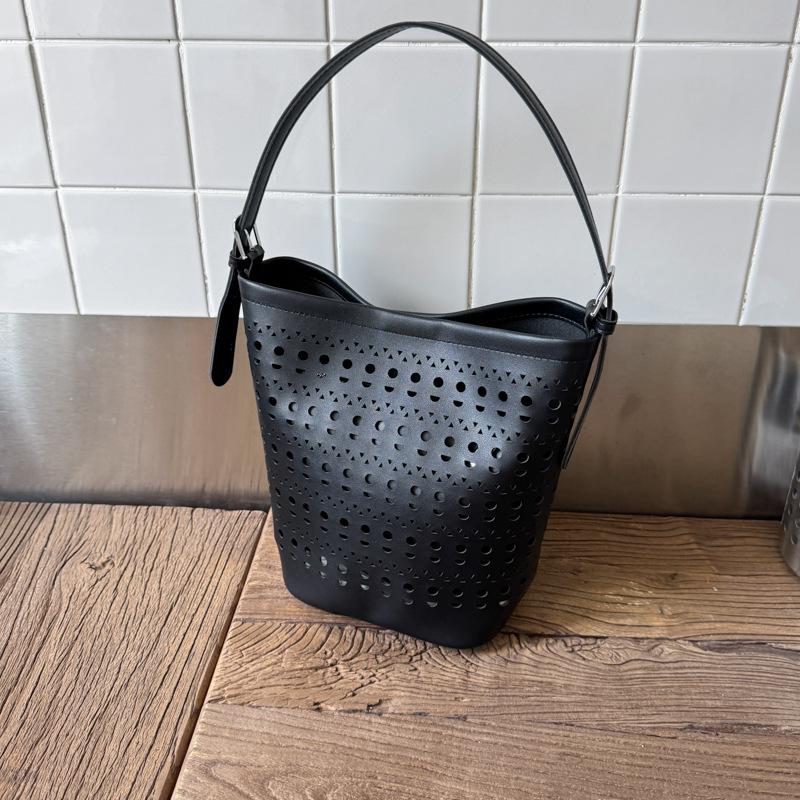 Новая полая гравированная сумка-ведро для мобильного телефона, модная нишевая сумочка, ретро, для поездок, сумка через плечо чёрный