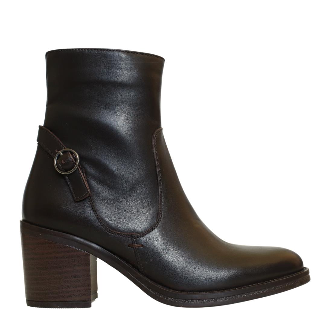 Жіночі чоботи з натуральної шкіри на високих підборах 36
Жіночі чоботи з натуральної шкіри на високих підборах 36