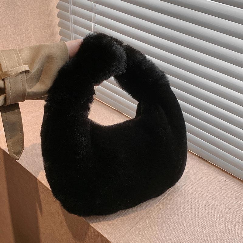 Fur Women s Small Half Moon Bag Luxury Warm Plush Wrist Bags for Women Fashion Furry Short Handle Clutch Cute Ladies Coin Purses AVE 30x7x19cm чёрный
Fur Women s Small Half Moon Bag Luxury Warm Plush Wrist Bags for Women Fashion Furry Short Handle Clutch Cute Ladies Coin Purses AVE 30x7x19cm чёрный