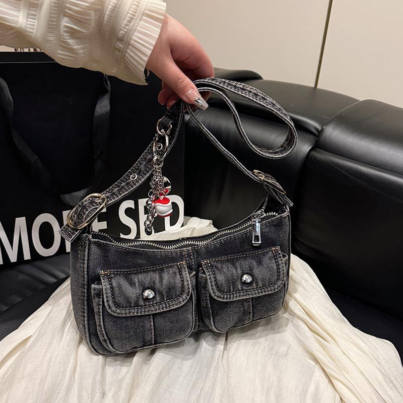 Retro Motorcycle Bag, Handbag with High-end Feel, Underarm Bag, New Fashionable Pocket, Single Shoulder, Niche Commuting Crossbody Bag
Retro Motorcycle Bag, Handbag with High-end Feel, Underarm Bag, New Fashionable Pocket, Single Shoulder, Niche Commuting Crossbody Bag
