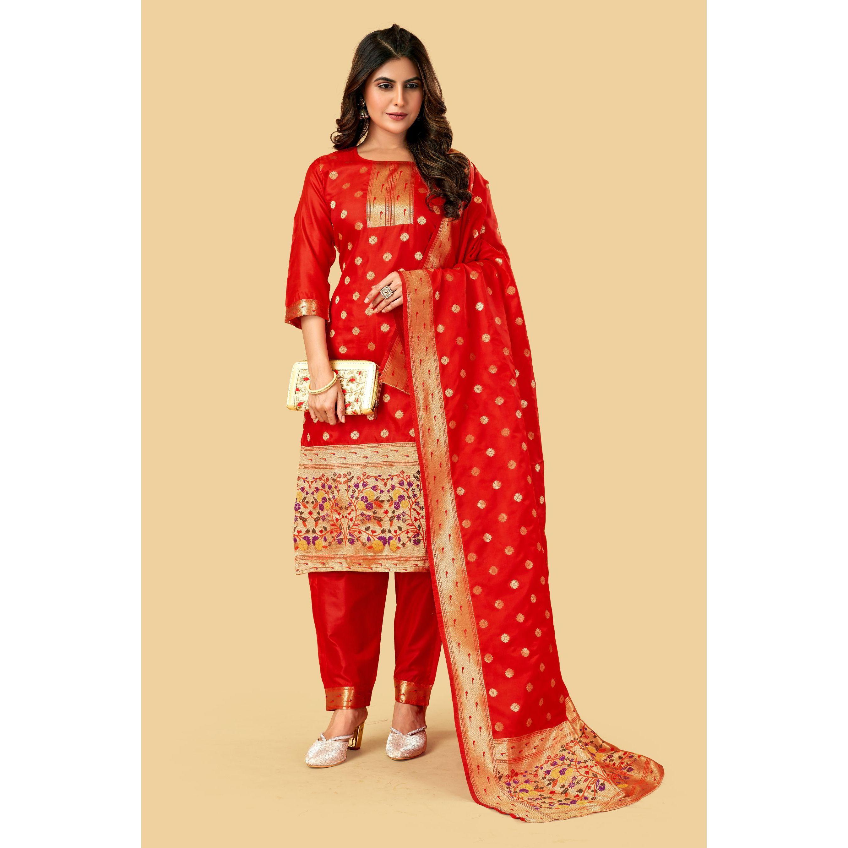 Индийский традиционный костюм Paithani Golden Jari Design и Grand Beautiful Rich Dupatta.
Индийский традиционный костюм Paithani Golden Jari Design и Grand Beautiful Rich Dupatta.