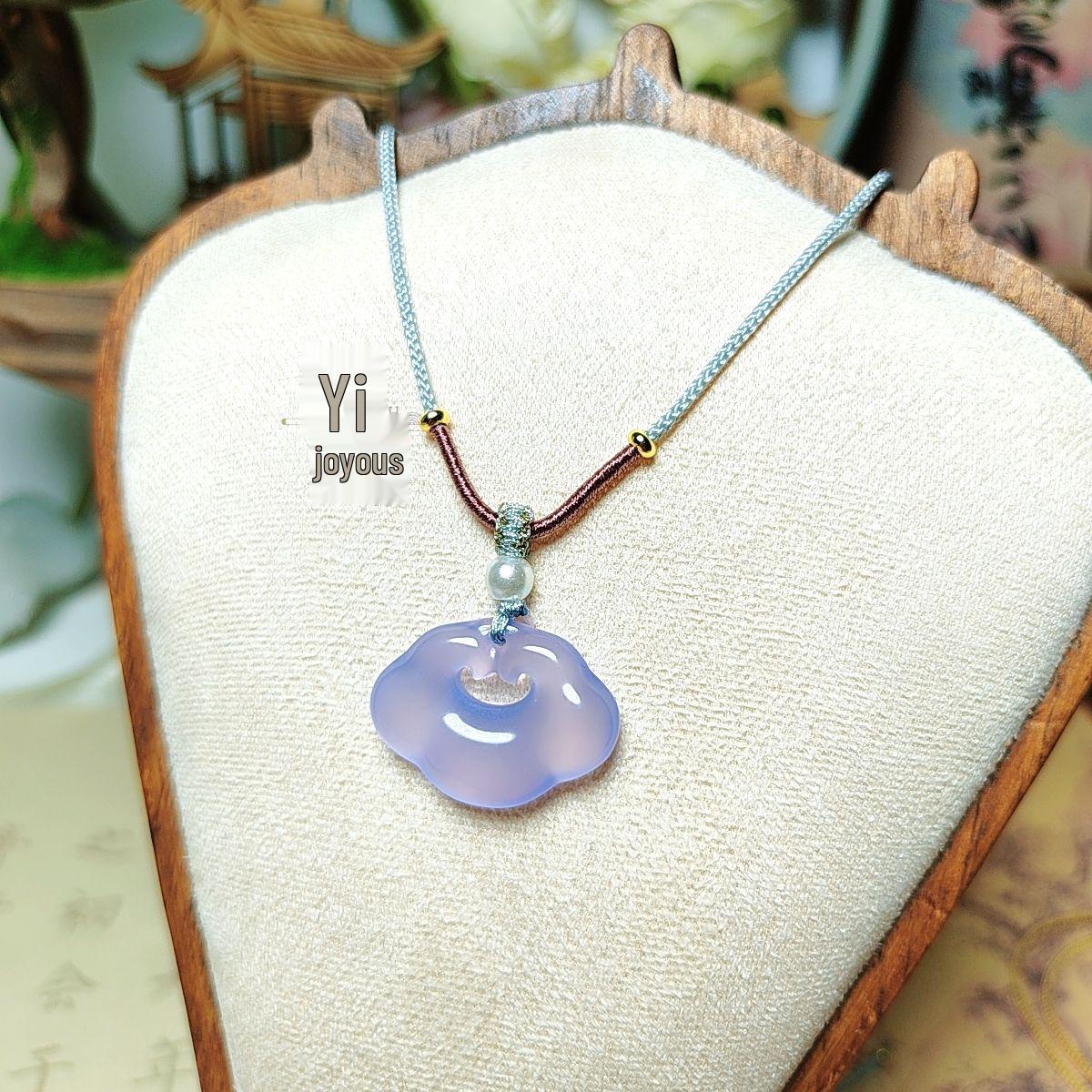 Icy Horse Chalcedony Peace Lock Necklace with Agate Cloud Pendant
Icy Horse Chalcedony Peace Lock Necklace with Agate Cloud Pendant