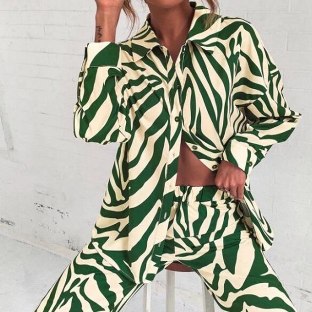 Комплект брюк и рубашки с длинным рукавом и принтом по всей поверхности, трендсеттер 2024 M
Комплект брюк и рубашки с длинным рукавом и принтом по всей поверхности, трендсеттер 2024 M