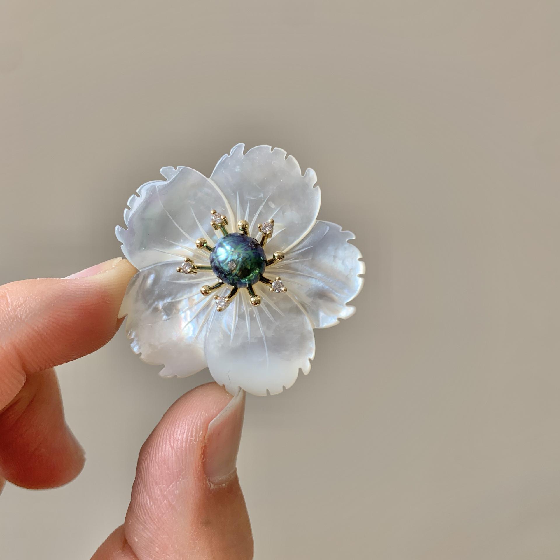 Fashionable and High-end Shell Flower Brooch New Peach Blossom Pin Corsage for Women
Fashionable and High-end Shell Flower Brooch New Peach Blossom Pin Corsage for Women