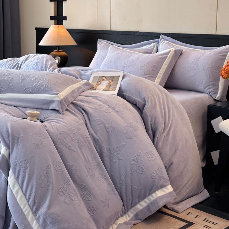 OEING Carved Velvet 4-Piece Bedding Set
OEING Carved Velvet 4-Piece Bedding Set
