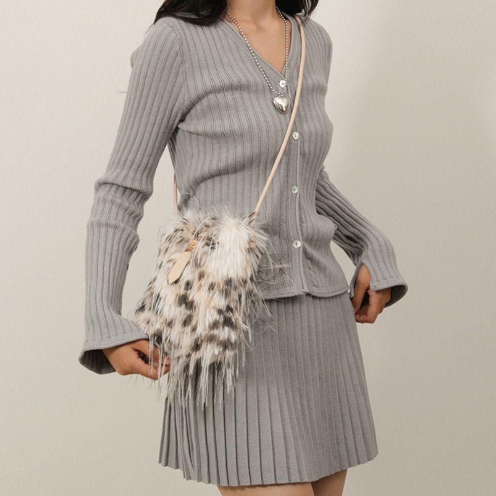 Korean Style Faux Fur Shoulder Bag Colorful Luxury Bucket Bag Plush Crossbody Bag Girls рожевий
Korean Style Faux Fur Shoulder Bag Colorful Luxury Bucket Bag Plush Crossbody Bag Girls рожевий