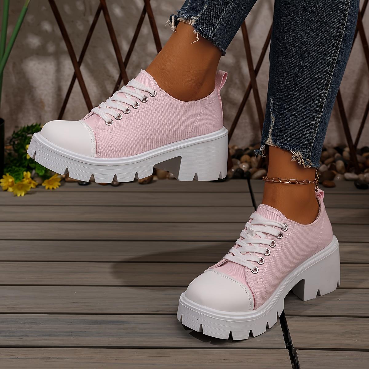 Женские черно-белые кроссовки хай-топы на массивной подошве - повседневные всесезонные кроссовки, дизайн со шнуровкой 40
Женские черно-белые кроссовки хай-топы на массивной подошве - повседневные всесезонные кроссовки, дизайн со шнуровкой 40