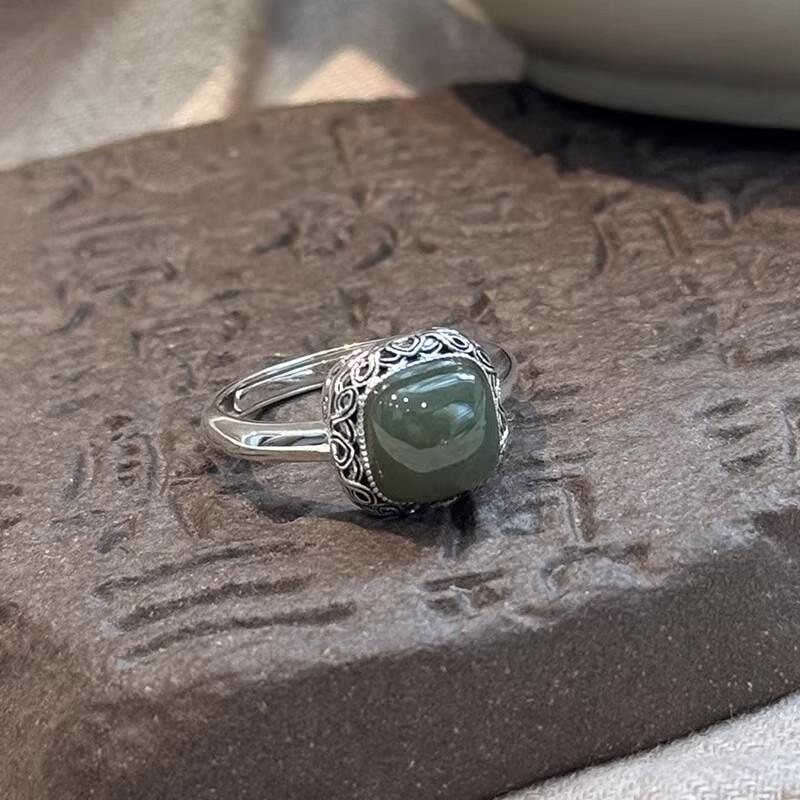 925 Silver Retro New Chinese Tang Grass Pattern Square Ring Ring Opening Adjustment Hetian Jasper Light Luxury Simple Premium 2026 Resizable
925 Silver Retro New Chinese Tang Grass Pattern Square Ring Ring Opening Adjustment Hetian Jasper Light Luxury Simple Premium 2026 Resizable