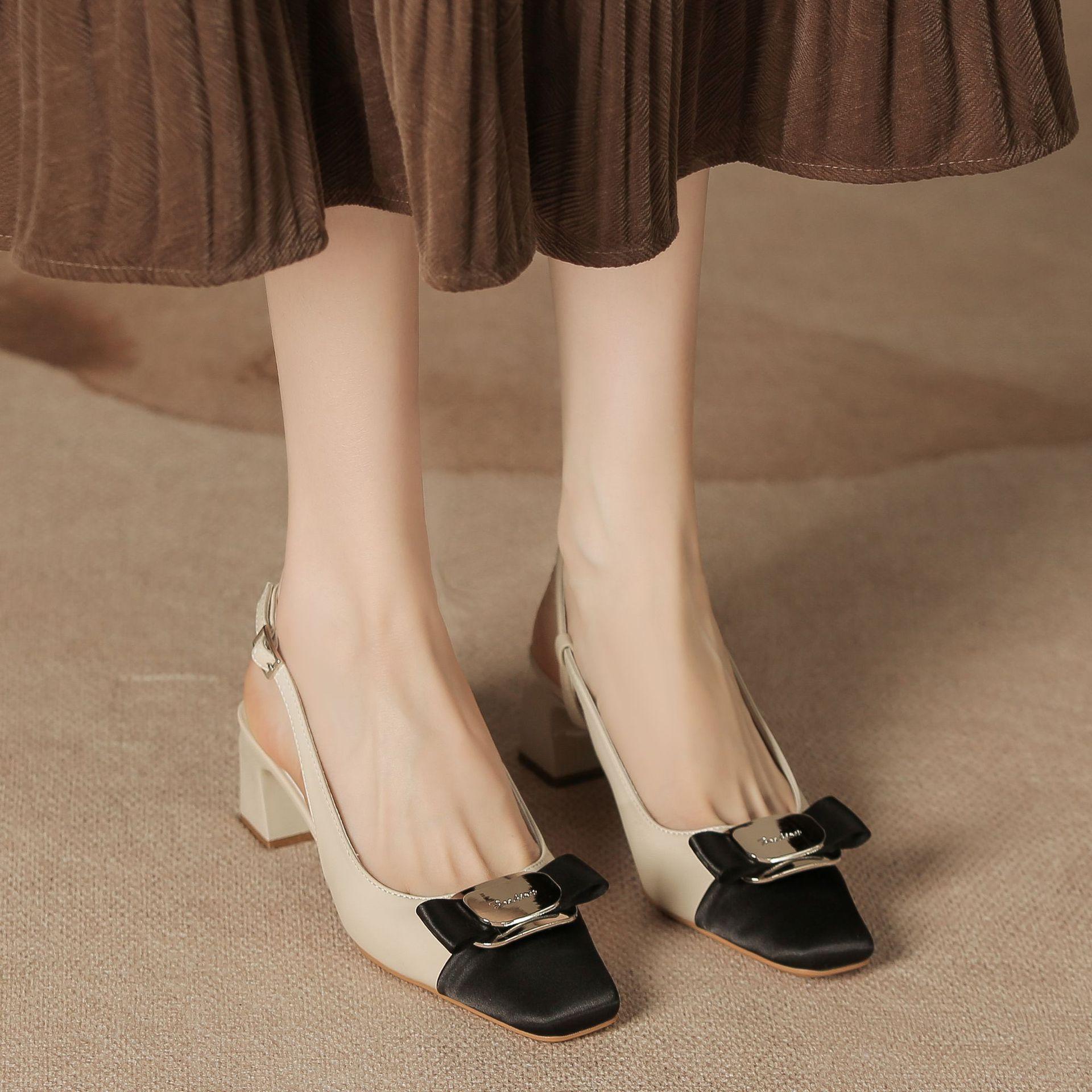 H899-2 color matching high-heeled sandals small square head metal buckle decoration thick-heeled sandals femininity half-bag head empty women s shoes 34 чорний
H899-2 color matching high-heeled sandals small square head metal buckle decoration thick-heeled sandals femininity half-bag head empty women s shoes 34 чорний