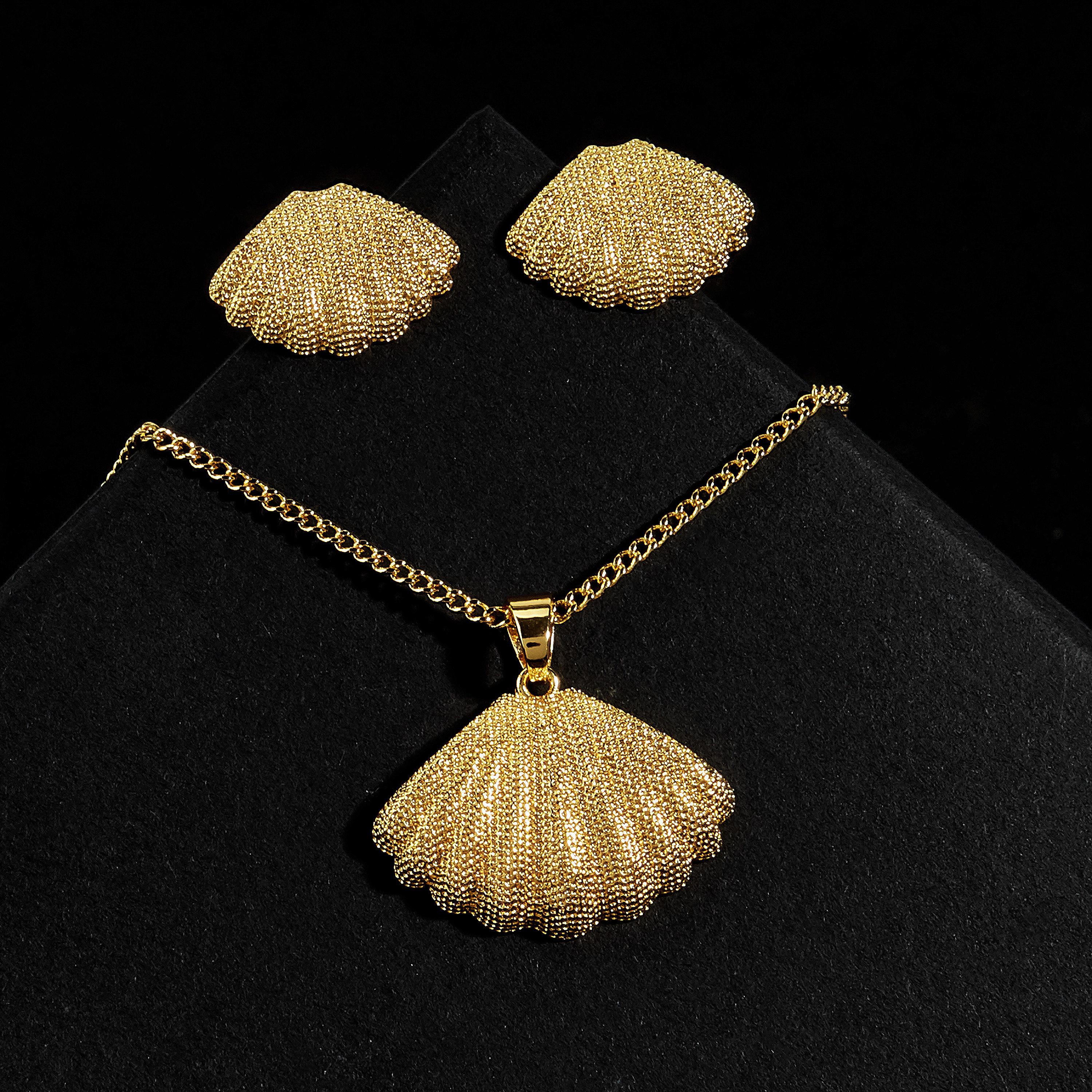 Женский золотой ювелирный набор CMM с морской раковиной, изящное колье-подвеска, серьги в тон, уникальный текстурированный вид, идеально для лета, для повседневной носки золотой
Женский золотой ювелирный набор CMM с морской раковиной, изящное колье-подвеска, серьги в тон, уникальный текстурированный вид, идеально для лета, для повседневной носки золотой