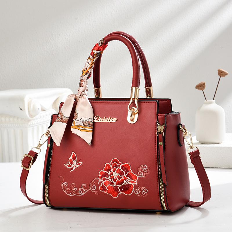 Send gifts, high-end new Chinese style embroidered messenger bag, send mother Chinese women s handbag, new summer length 24 height 19 thickness 11 бордовий
Send gifts, high-end new Chinese style embroidered messenger bag, send mother Chinese women s handbag, new summer length 24 height 19 thickness 11 бордовий