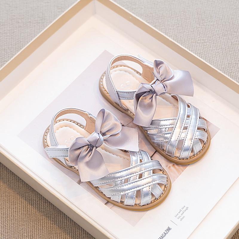 Summer Girls Soft Sole Sandals Roman Princess Shoes Baby Toddler Beach Walking Shoes Size 34 срібний
Summer Girls Soft Sole Sandals Roman Princess Shoes Baby Toddler Beach Walking Shoes Size 34 срібний