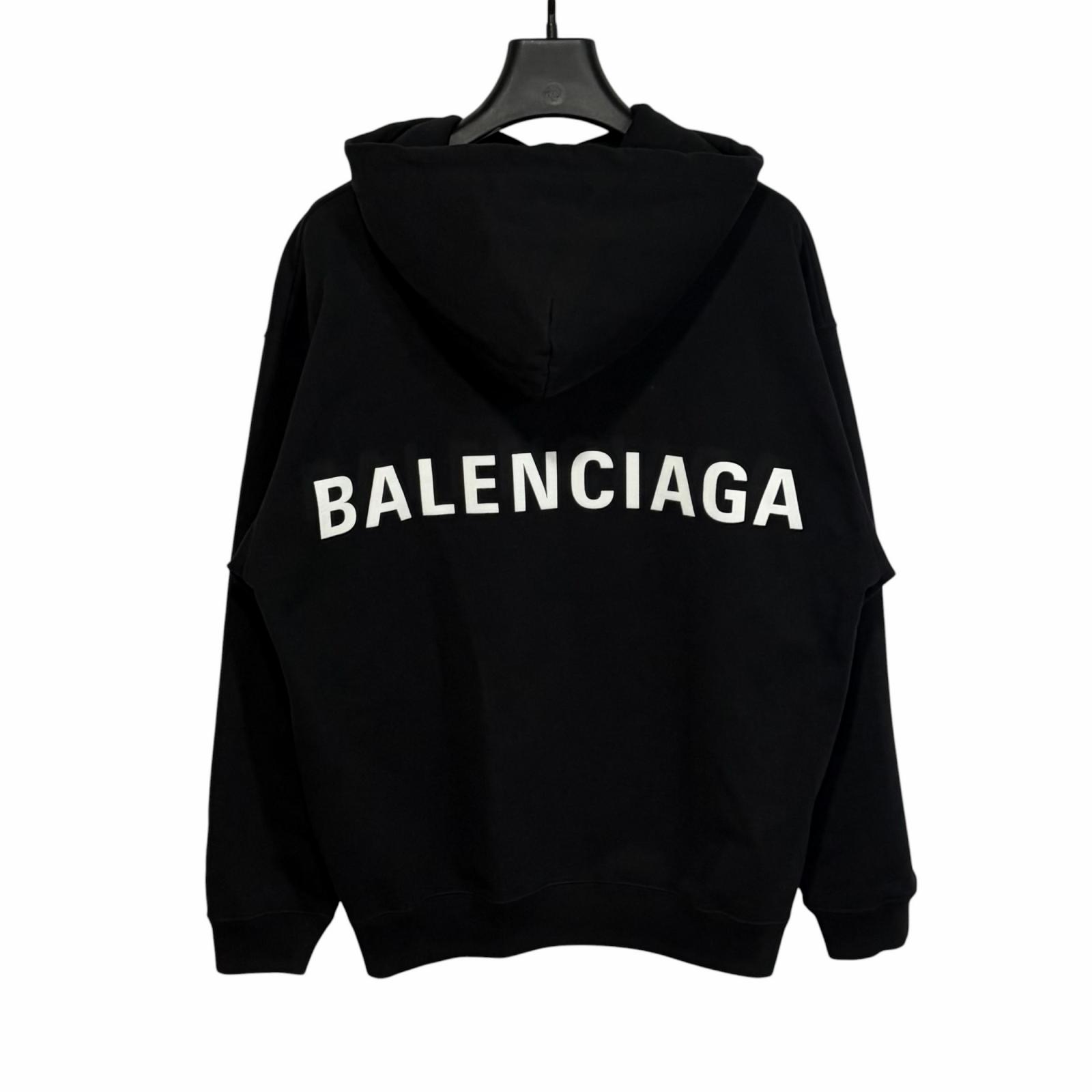 Used BALENCIAGAParker black mens M чорний
Used BALENCIAGAParker black mens M чорний