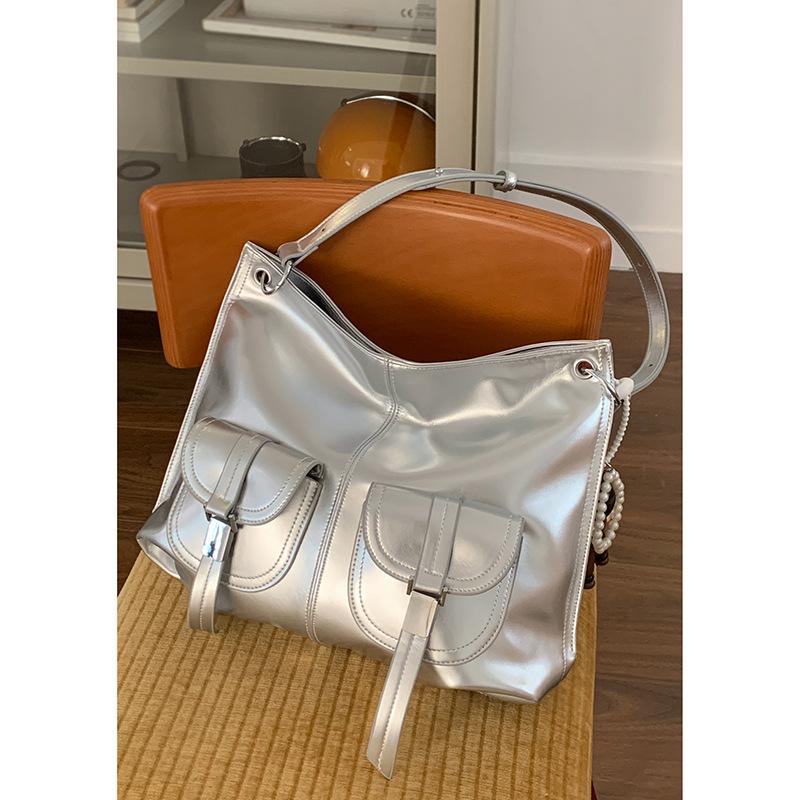 Модная сумка-локомотив большой вместимости, женская новая простая и высококлассная сумка-тоут через плечо
Модная сумка-локомотив большой вместимости, женская новая простая и высококлассная сумка-тоут через плечо