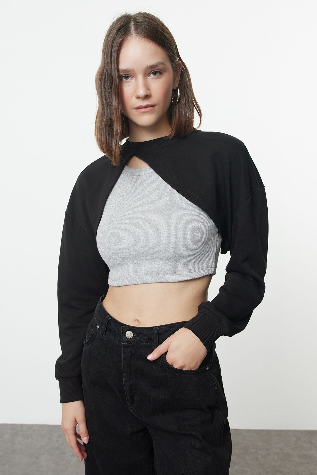 Women s Elegance Style Sweatshirt Black Asymmetrical Super Crop Crew Neck Thin Knitted Sweatshirt L
Women s Elegance Style Sweatshirt Black Asymmetrical Super Crop Crew Neck Thin Knitted Sweatshirt L