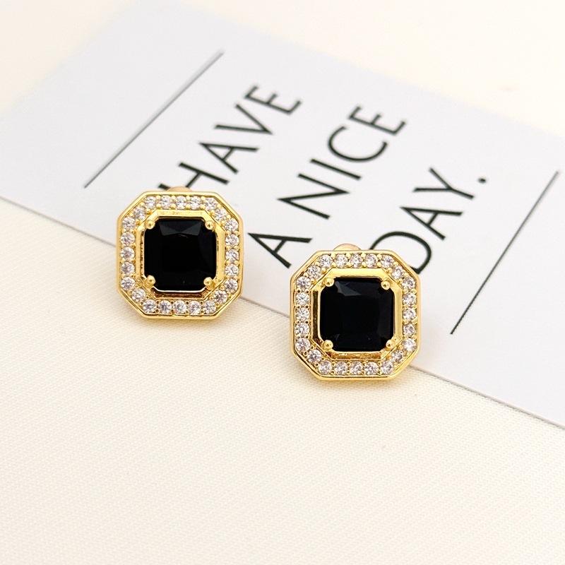 Stylish And Simple Polygonal Square Earrings, Zircon Inlaid Black Stud Earrings. чёрный
Stylish And Simple Polygonal Square Earrings, Zircon Inlaid Black Stud Earrings. чёрный