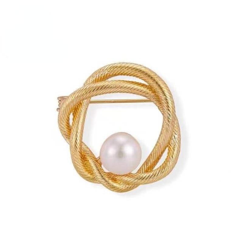 Маленькая брошь Reunion Brooch с пресноводным жемчугом, узором Twist Kink, женская корсажная пряжка из сплава с антибликовым покрытием, аксессуары для одежды
Маленькая брошь Reunion Brooch с пресноводным жемчугом, узором Twist Kink, женская корсажная пряжка из сплава с антибликовым покрытием, аксессуары для одежды