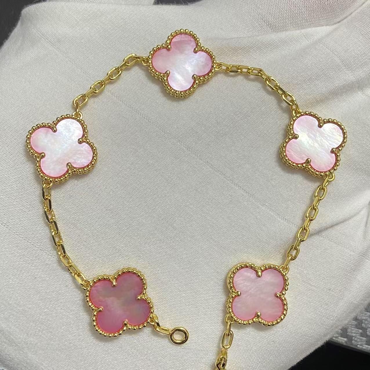 Новая версия Браслет «Четырехлистный клевер», «Пятицветный», Натуральный красный агат, Браслет из белого перламутра, Женский лазерный браслет V Gold
Новая версия Браслет «Четырехлистный клевер», «Пятицветный», Натуральный красный агат, Браслет из белого перламутра, Женский лазерный браслет V Gold