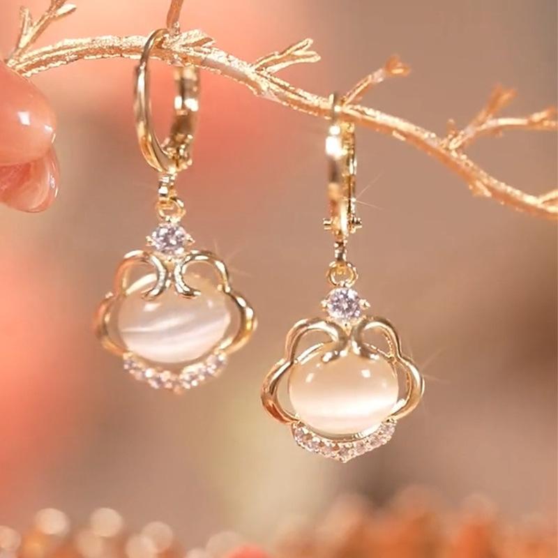 Jin Shan Cat s Eye Stone Ear Pin Earrings - Versatile Ear Accessories
Jin Shan Cat s Eye Stone Ear Pin Earrings - Versatile Ear Accessories